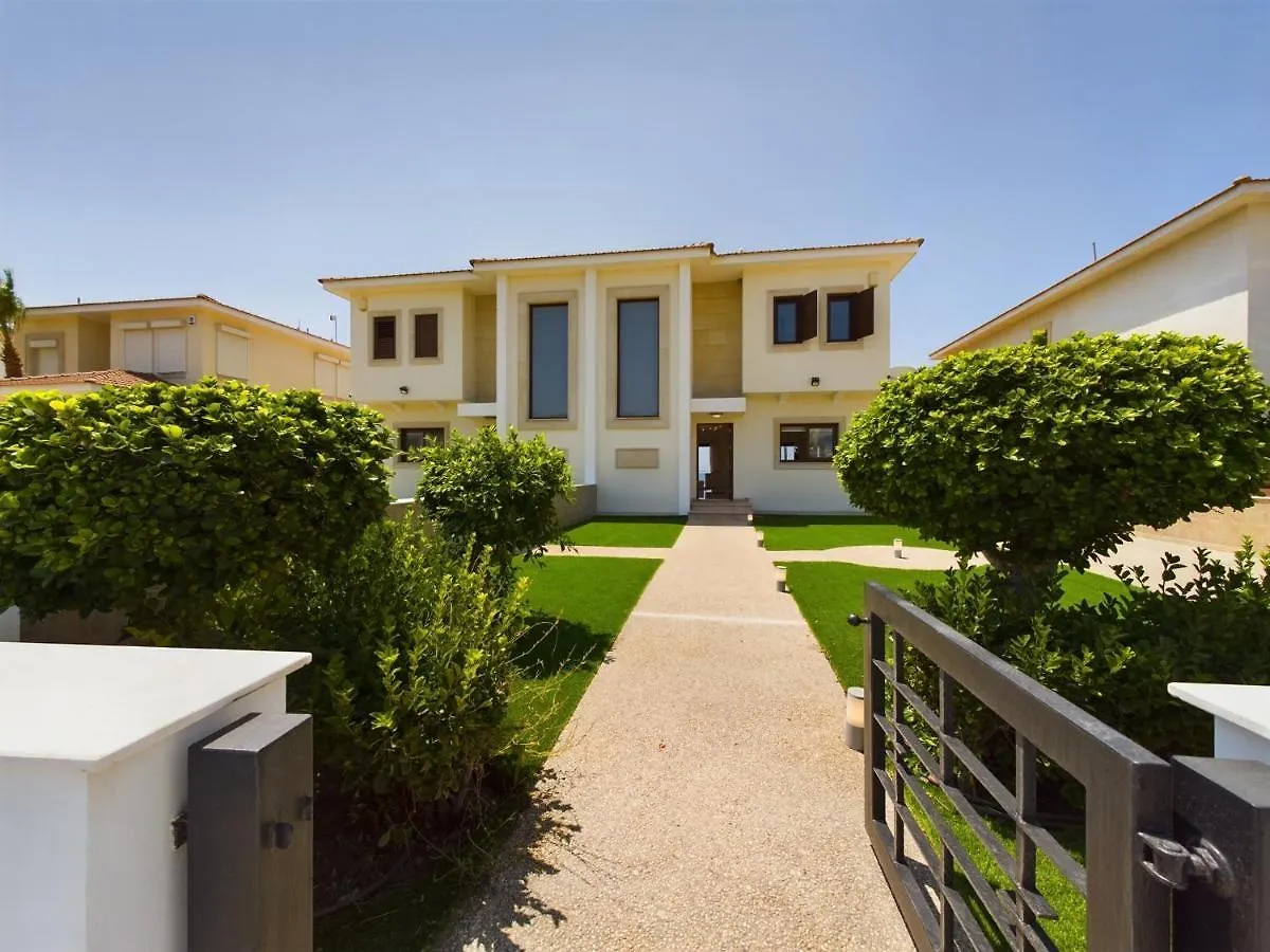 Fabulous Beach Front House With Pool Larnaca Villa