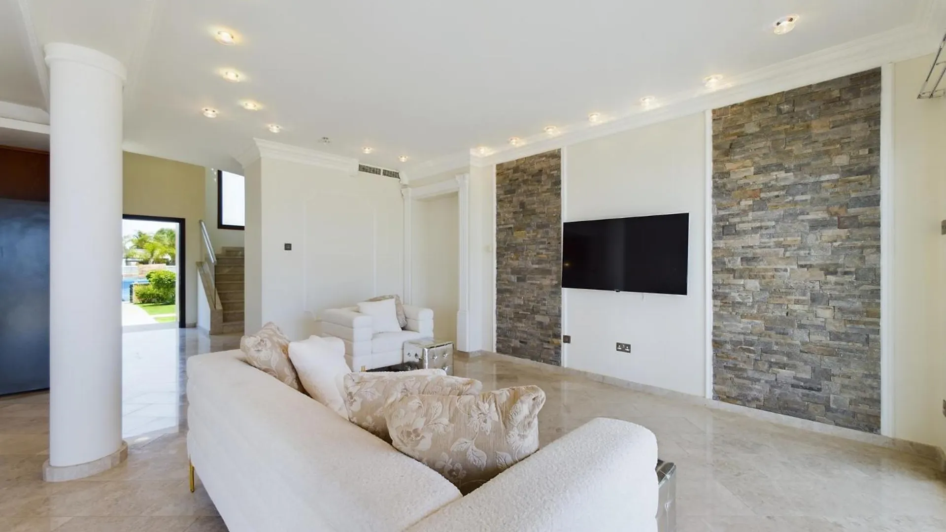 Fabulous Beach Front House With Pool Larnaca Villa