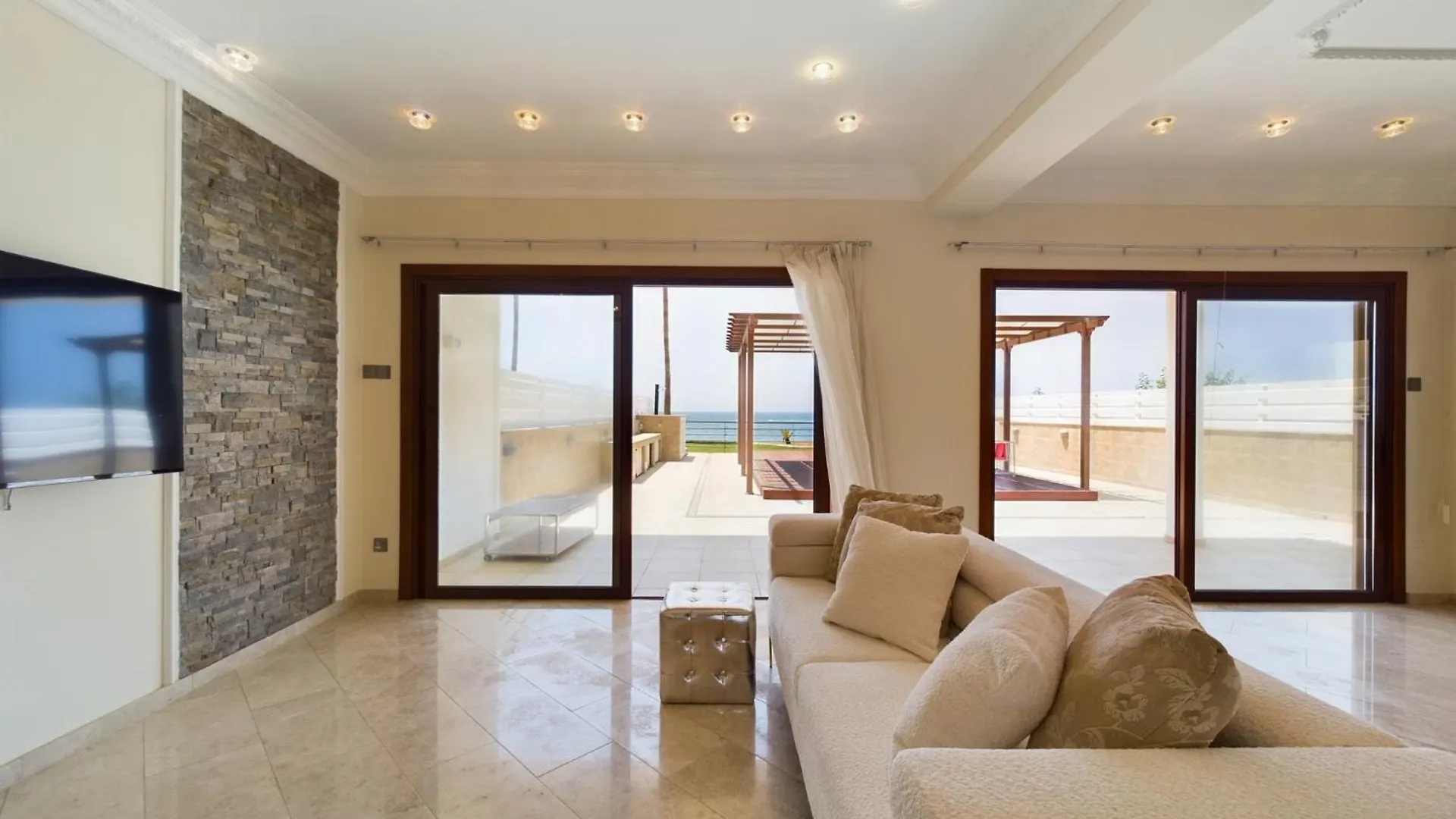 Fabulous Beach Front House With Pool Larnaca Cyprus