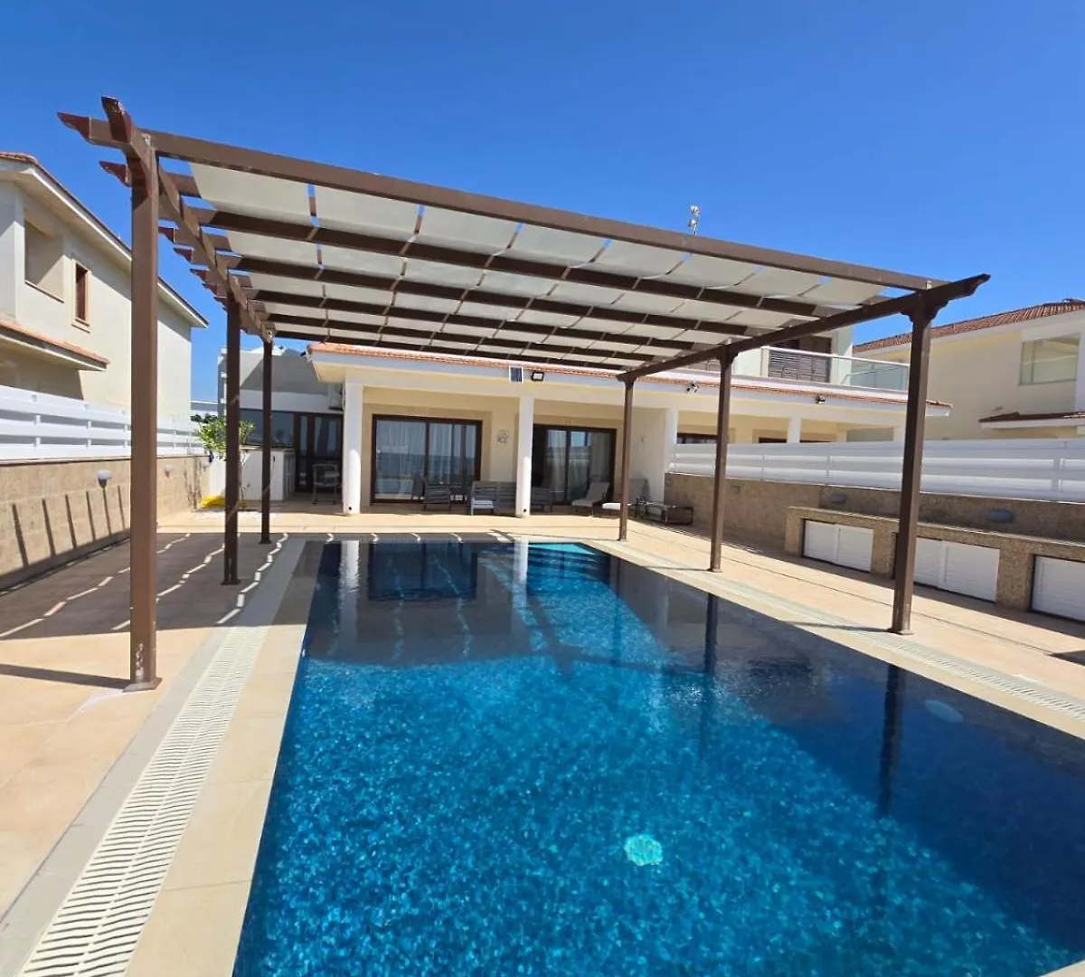Villa Fabulous Beach Front House With Pool Larnaca
