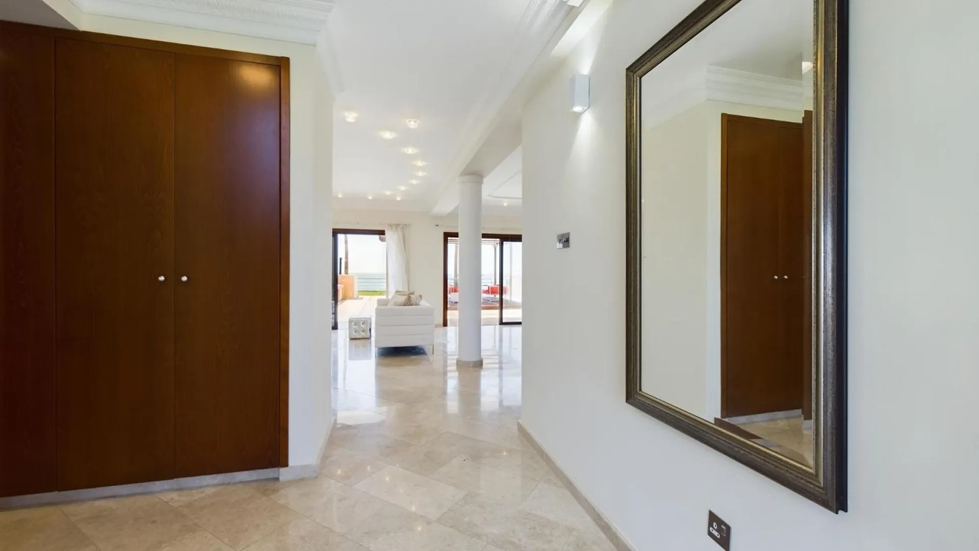 Fabulous Beach Front House With Pool Larnaca