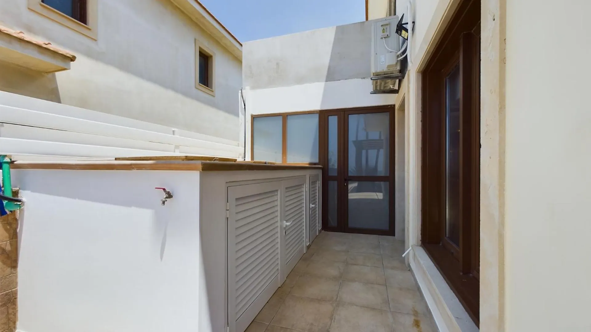 Villa Fabulous Beach Front House With Pool Larnaca