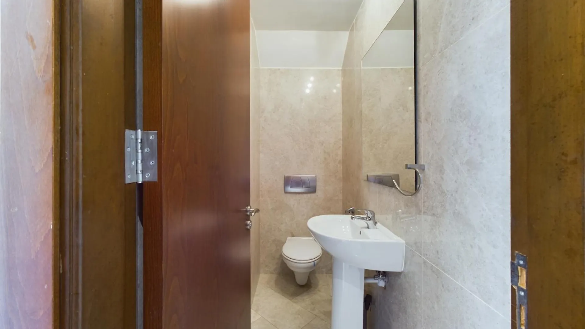 Fabulous Beach Front House With Pool Larnaca
