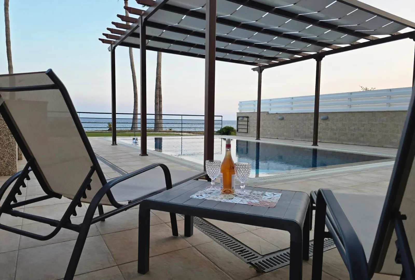 Fabulous Beach Front House With Pool Larnaca