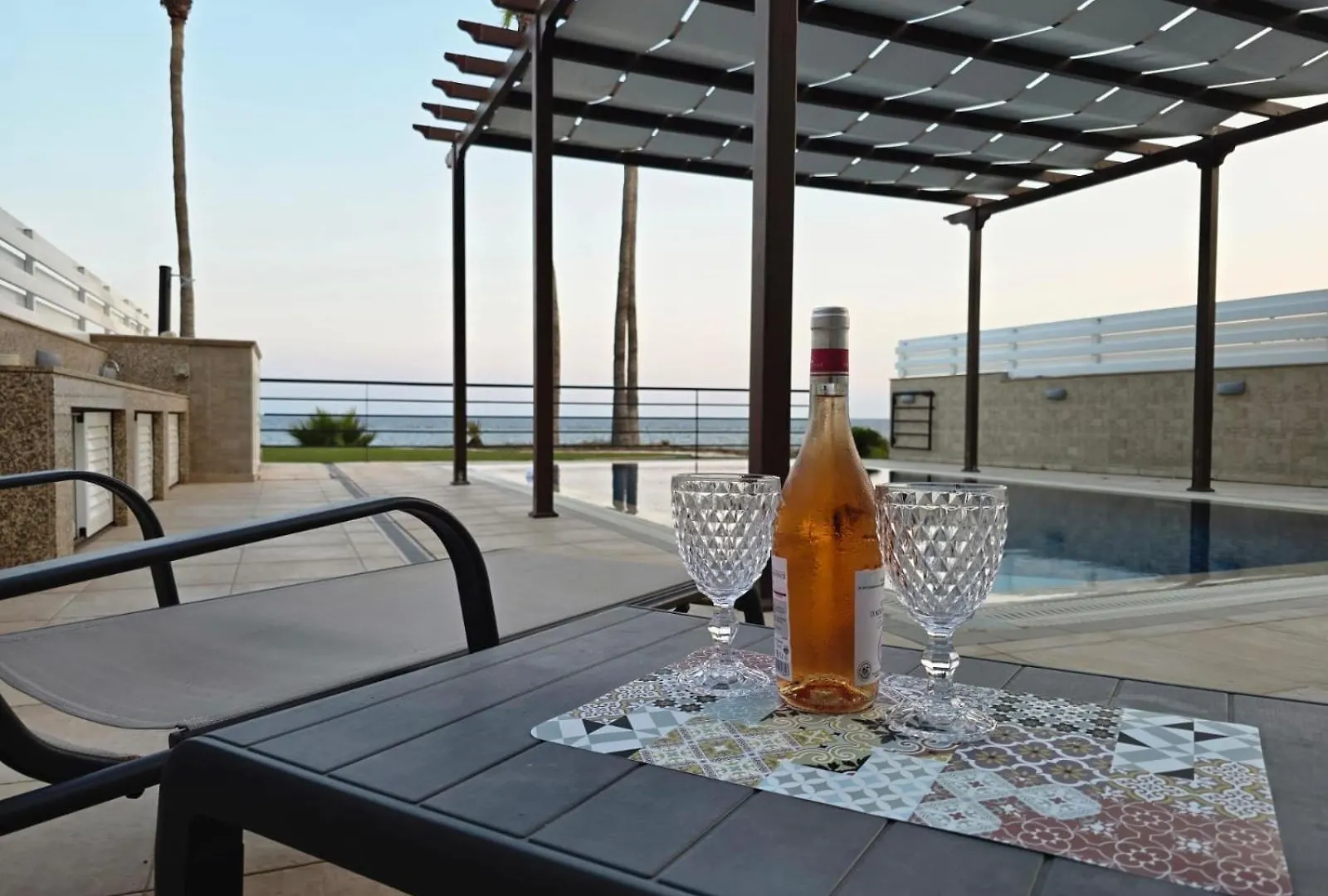 Villa Fabulous Beach Front House With Pool Larnaca